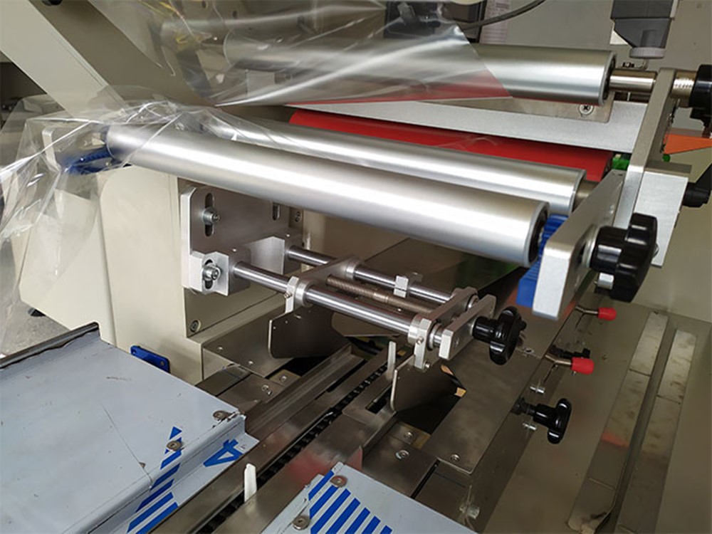 枕式自动向日葵视频色版下载拉膜机构