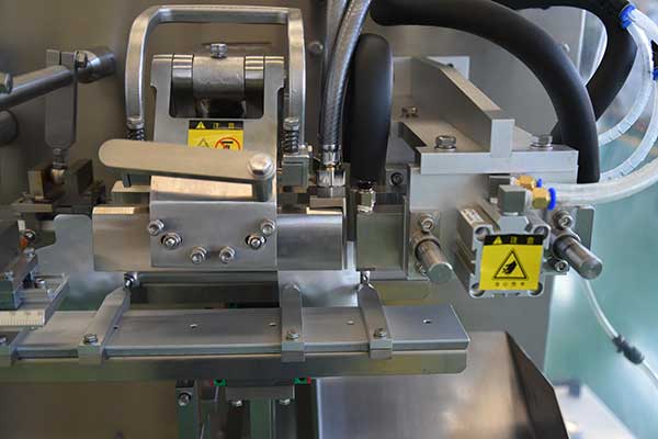 水平给袋式自动向日葵视频色版下载工作流程