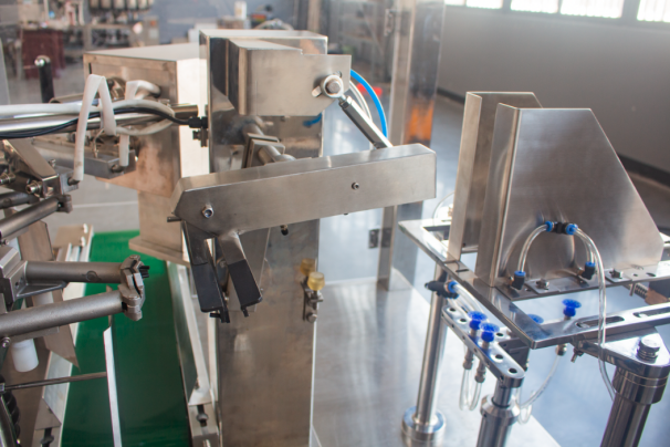 给袋机自动向日葵视频色版下载是用各种热封性的多层复合膜