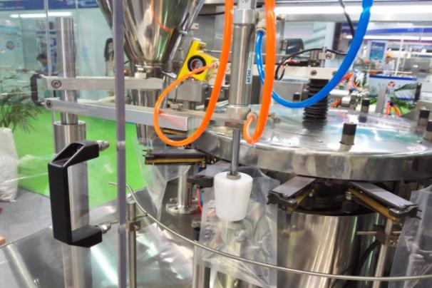 给袋式粉剂向日葵视频色版下载可以用于附加值相对较高的粉末状物料灌装